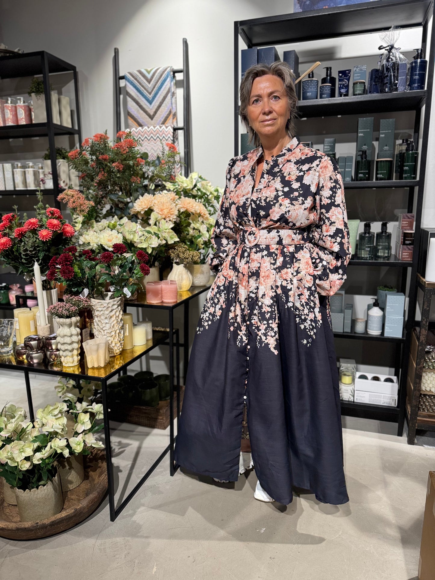 PARIS WITH LOVE kjole med rosa blomster