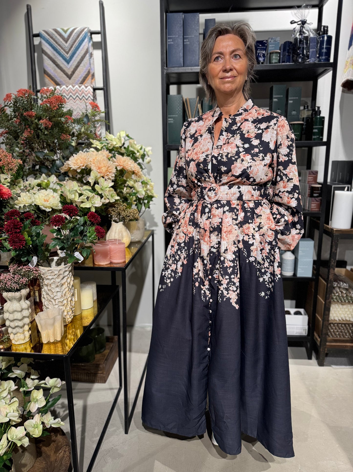 PARIS WITH LOVE kjole med rosa blomster
