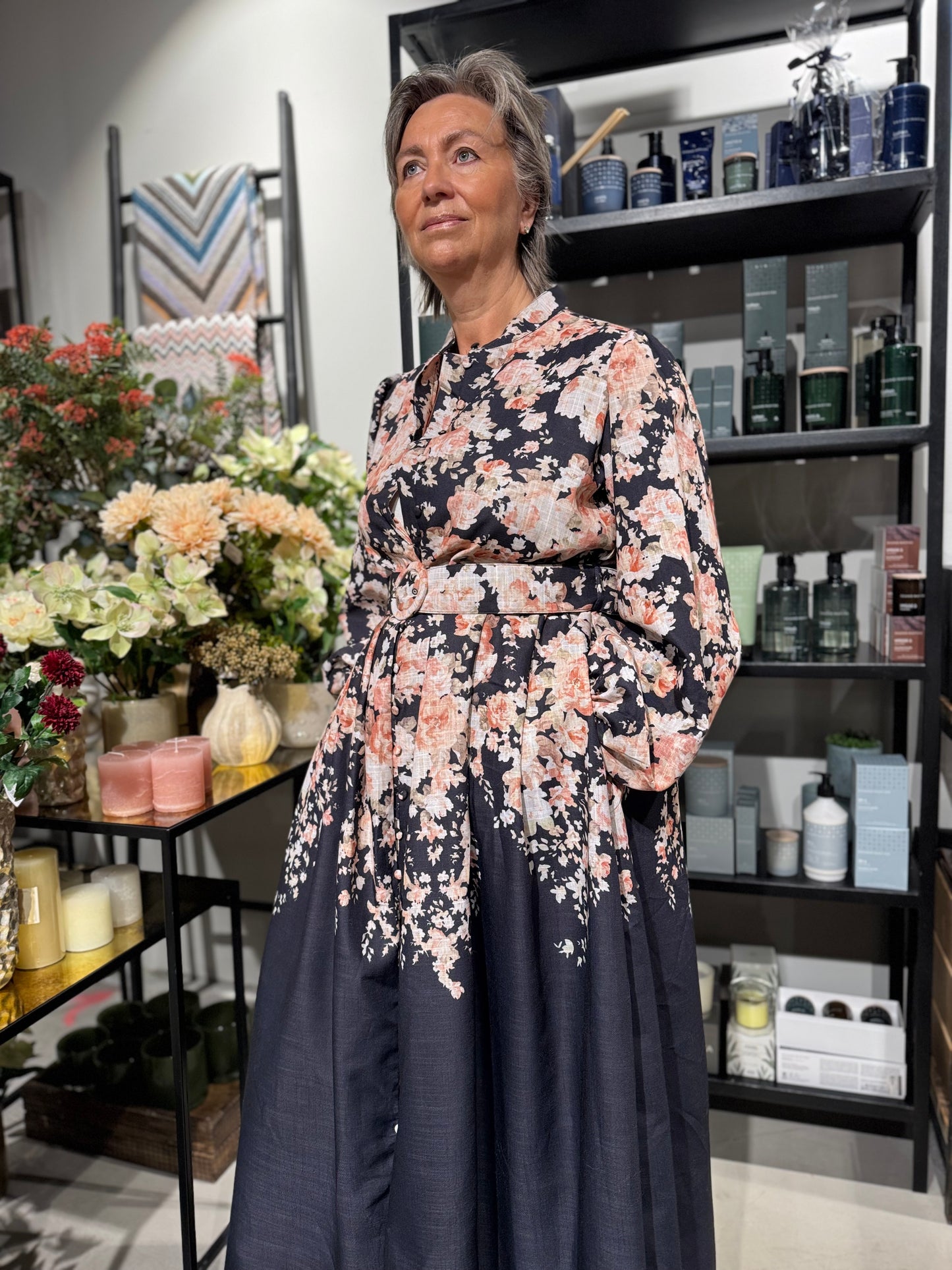 PARIS WITH LOVE kjole med rosa blomster
