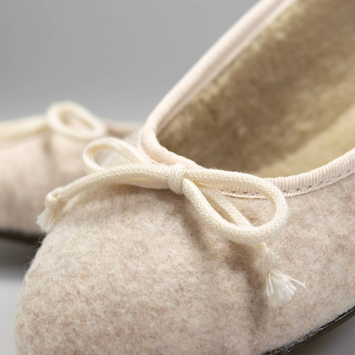 Felt sand ballerinas. Recycled slippers for home.