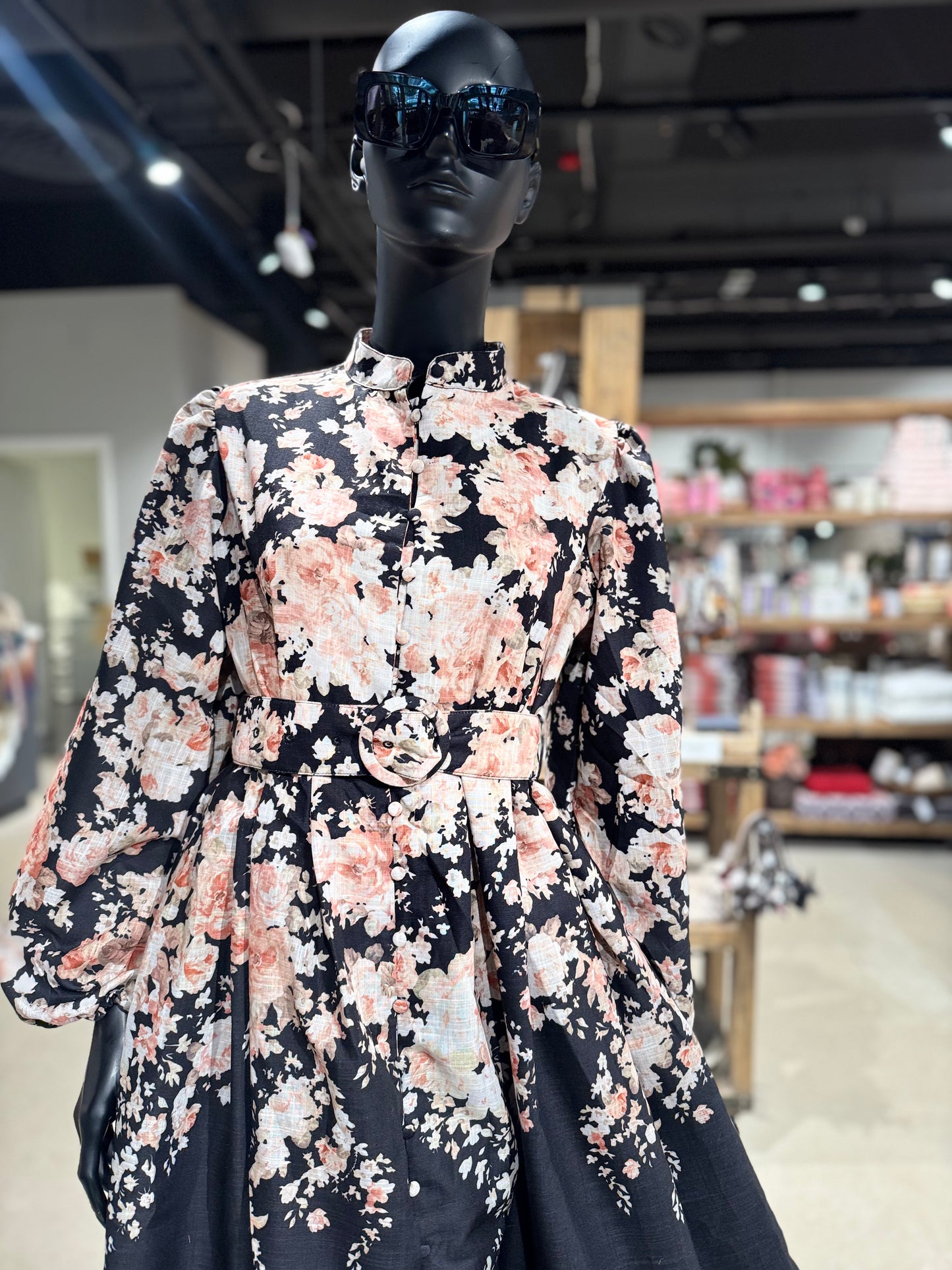 FROM PARIS WITH LOVE kjole med rosa blomster