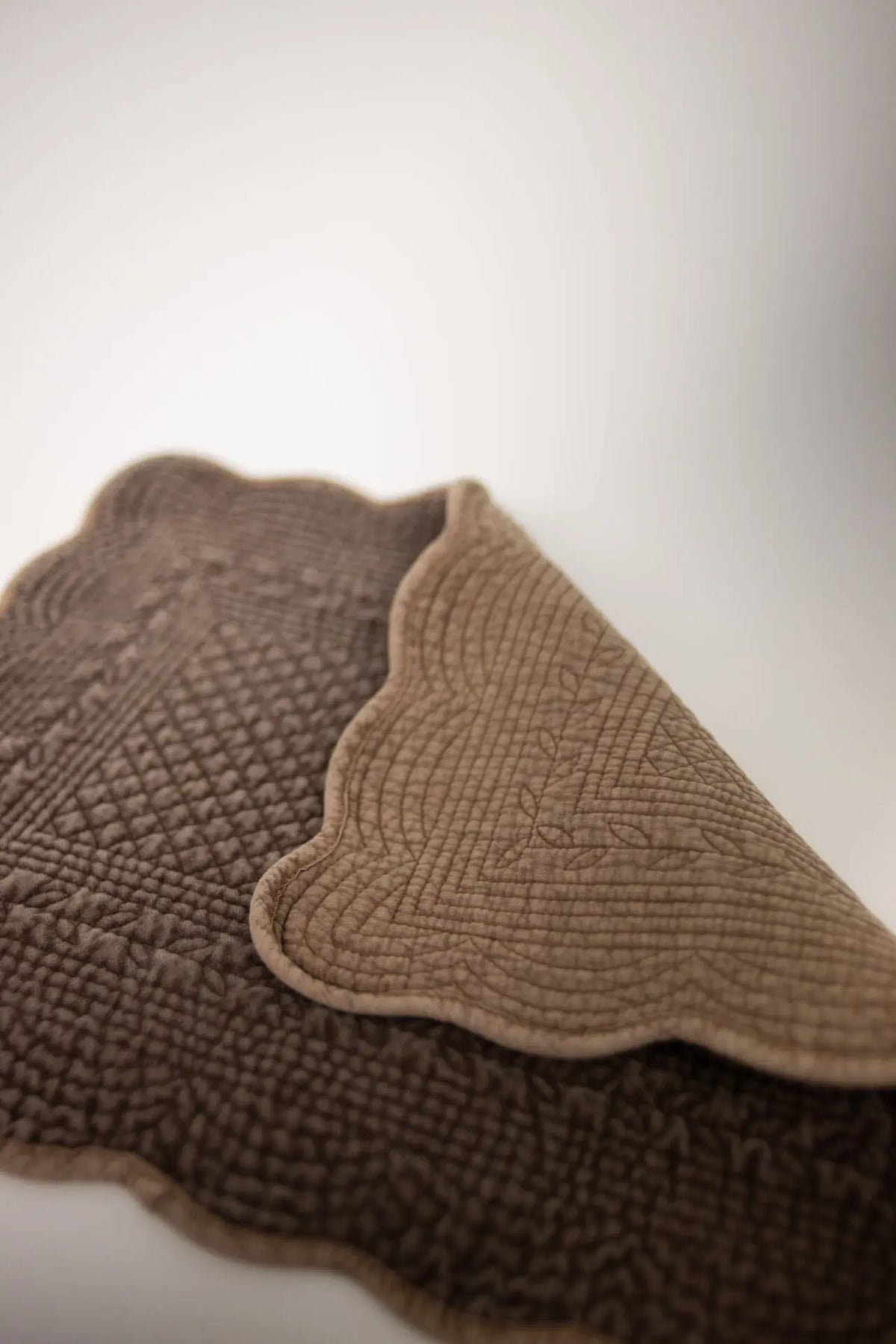 OLSSON & JENSEN Delphine bordstablett brun