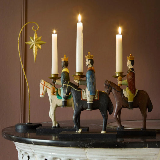 Tre vise menn på hest lysestaker